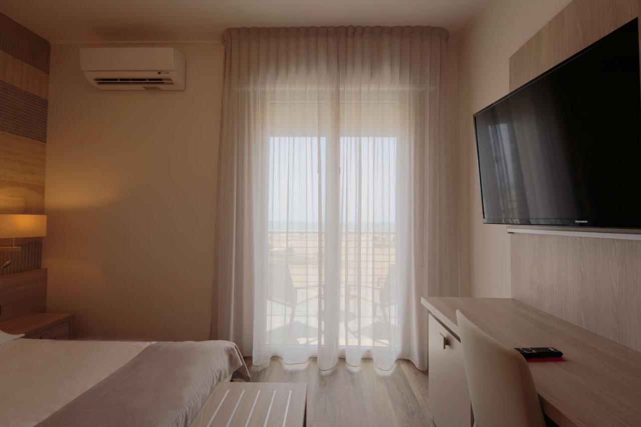 Hotel Monaco Каорле Екстер'єр фото